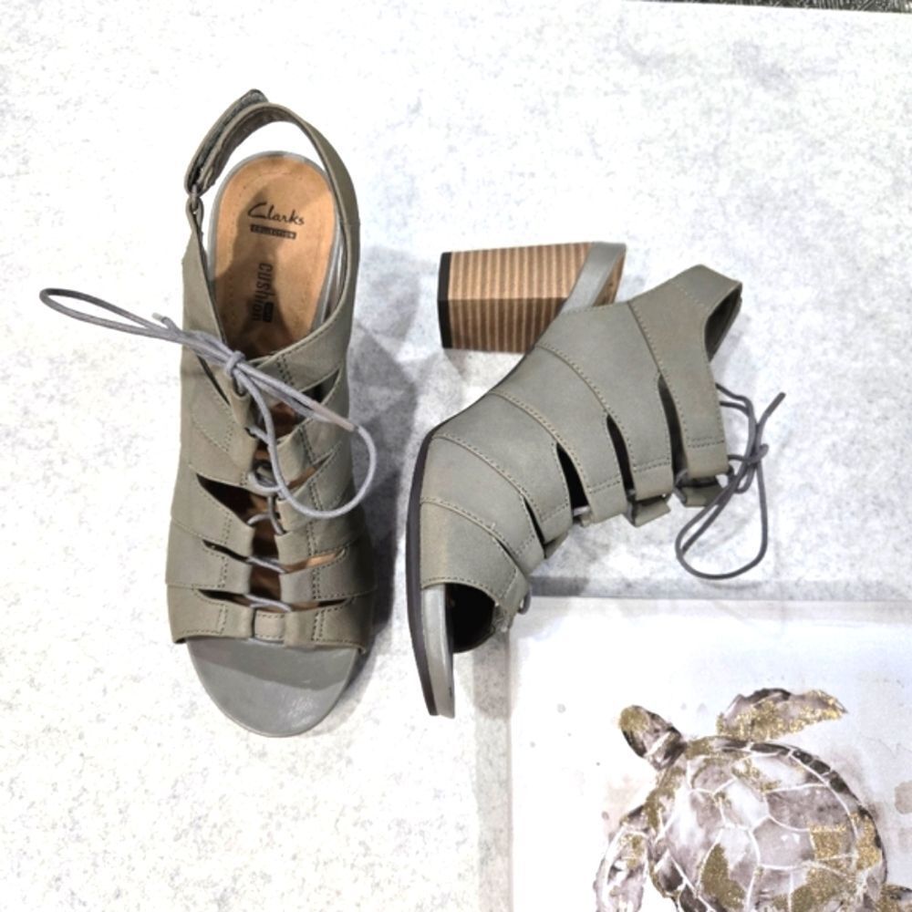 🐢 Clarks Banoy Waneta Lace up Heel Dress Sandal Size 9 Sage Nubuck